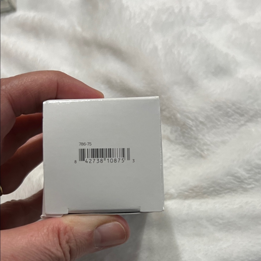 Glo Skin Beauty Bio-Renew EGF Cream - White and Purple Accents - Picture 4 of 6